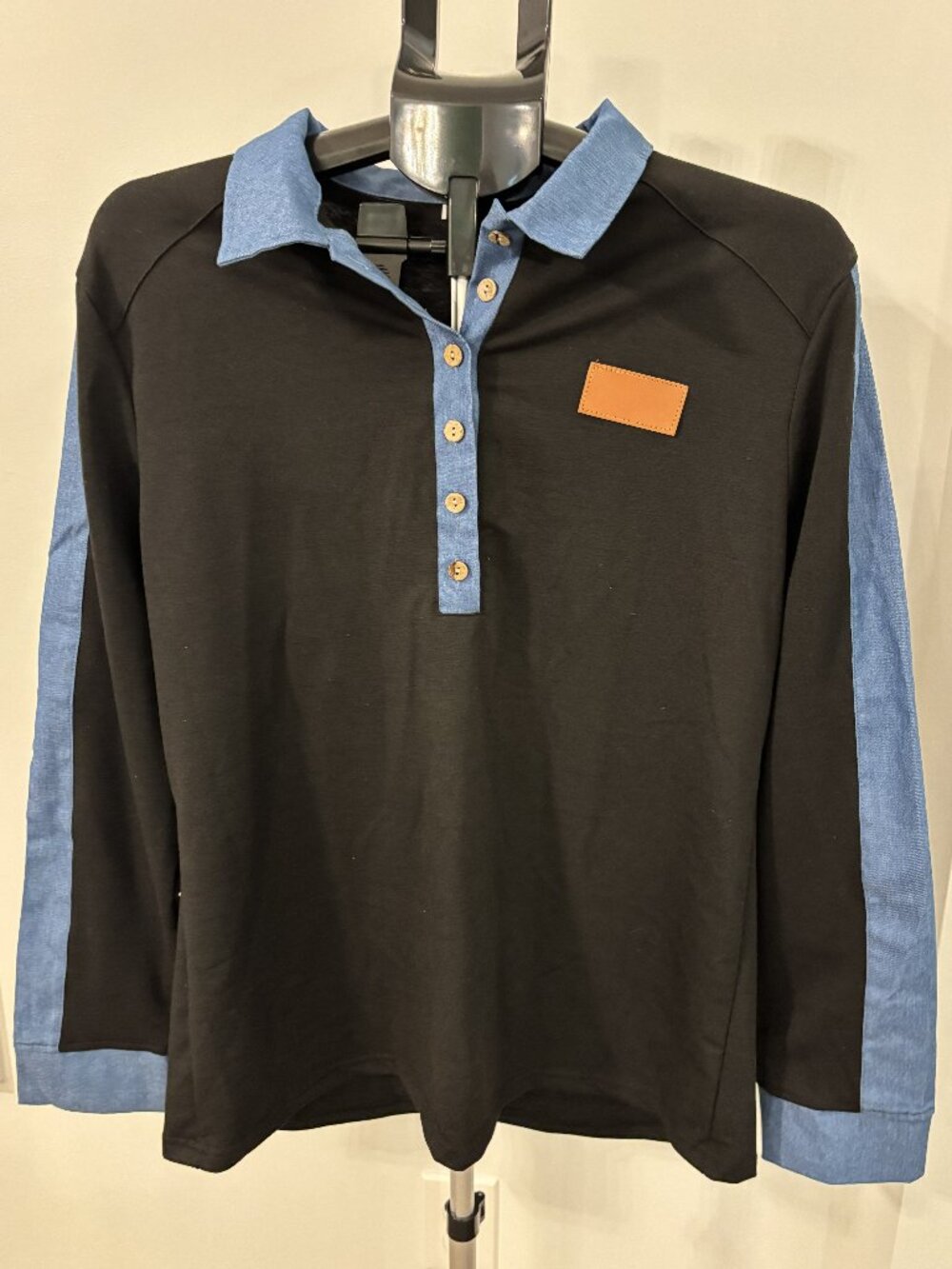 Women's casual long sleeve top. Size L New without tags